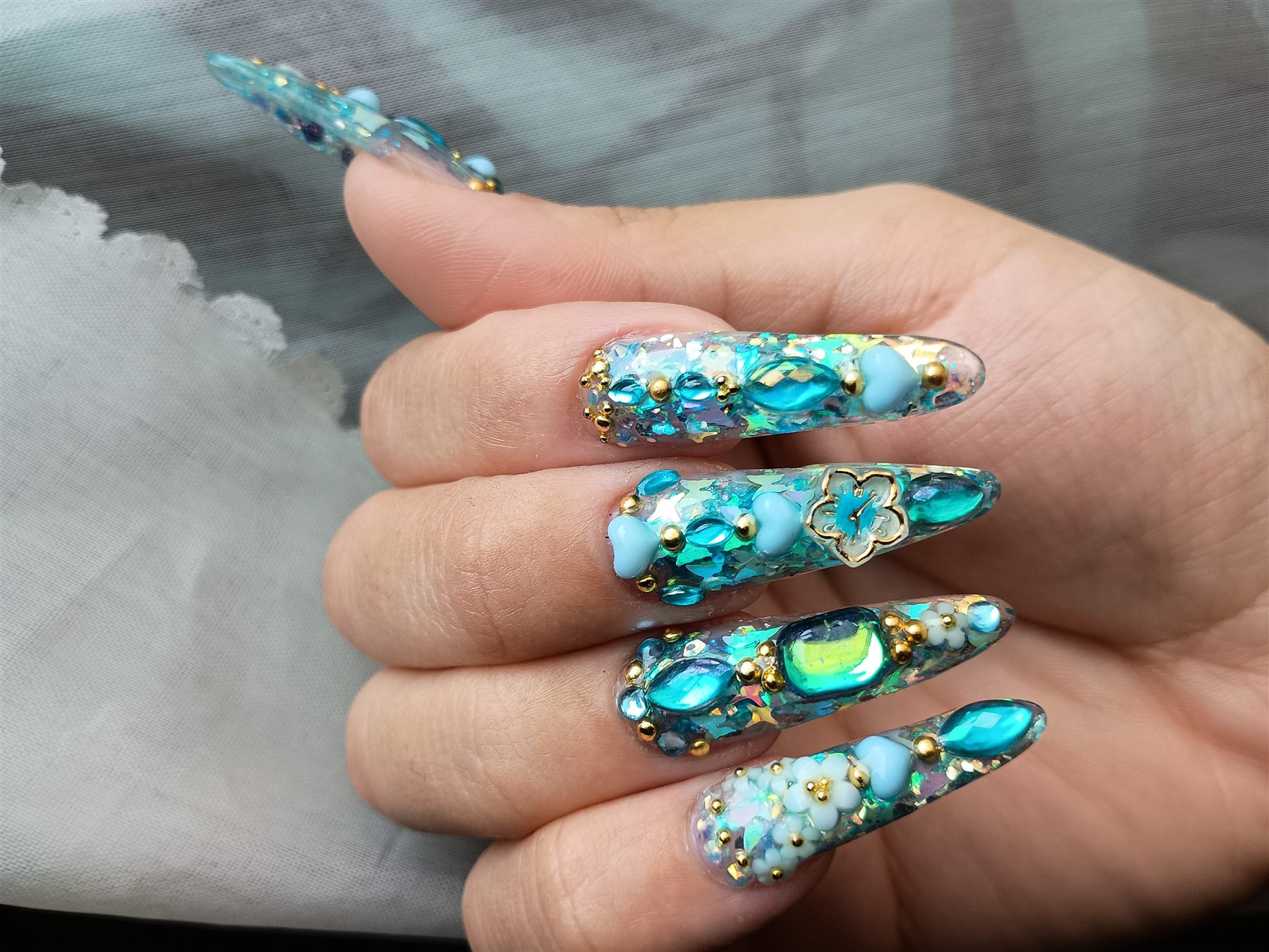 Dise&ntilde;o esculpidas en acr&iacute;lico de Divine Nails