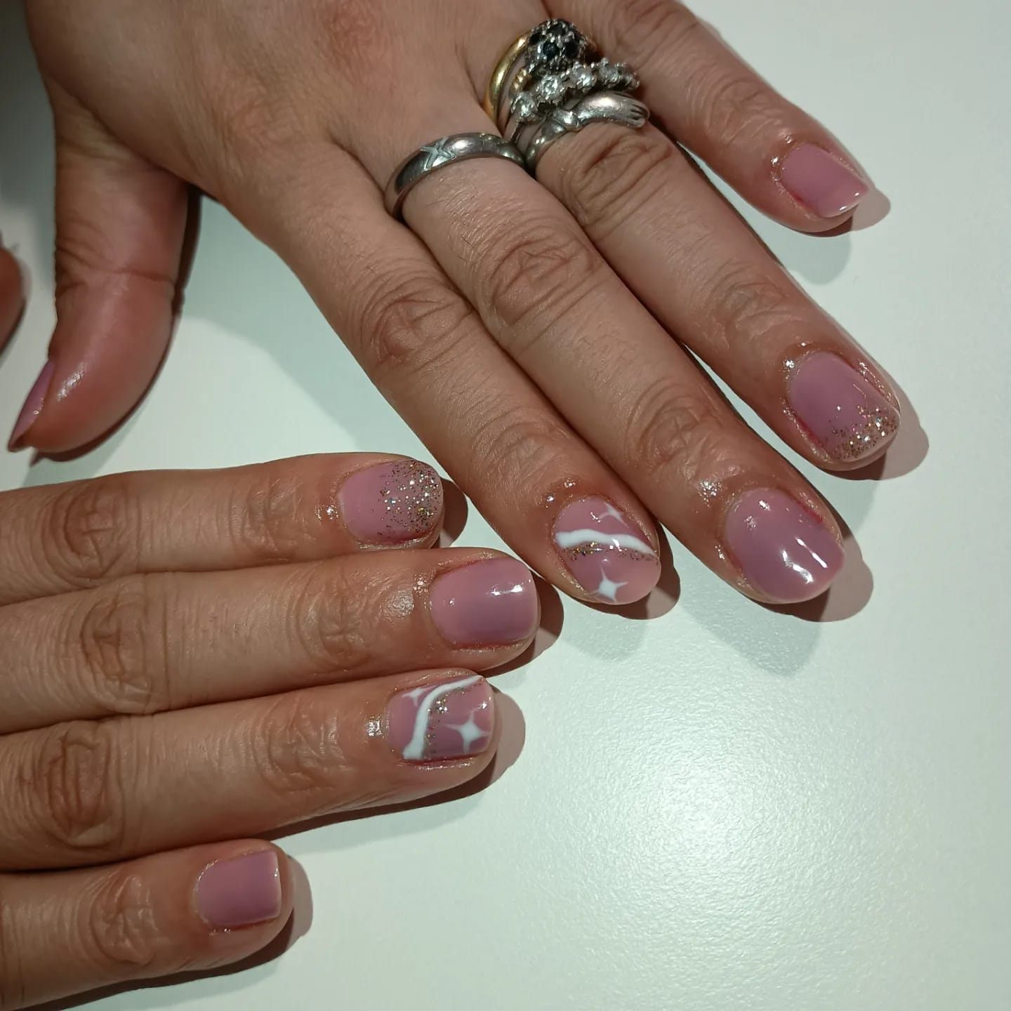 Dise&ntilde;o semipermanente de Divine Nails